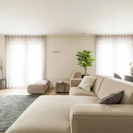 New In City Centre Large Apartamento
